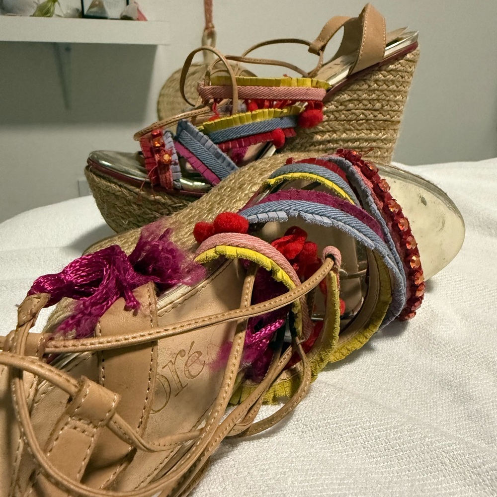 Colorful Wedge Sandals with Multicolor Straps